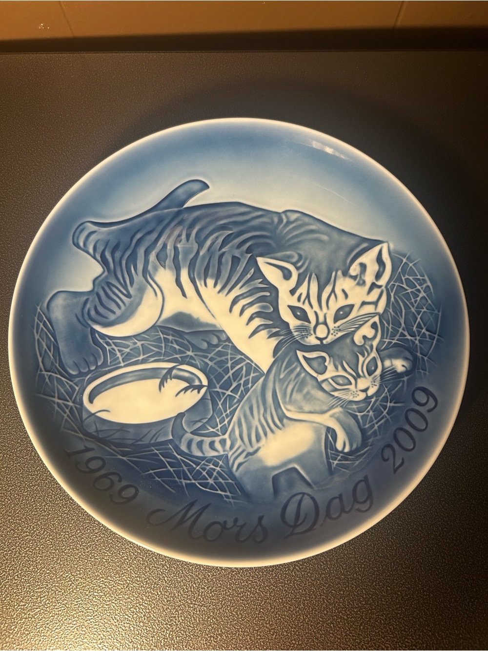 B & G 9 inch 1969 Mars Dag. 2009 Jubilee Mother's Day Plate Blue & White